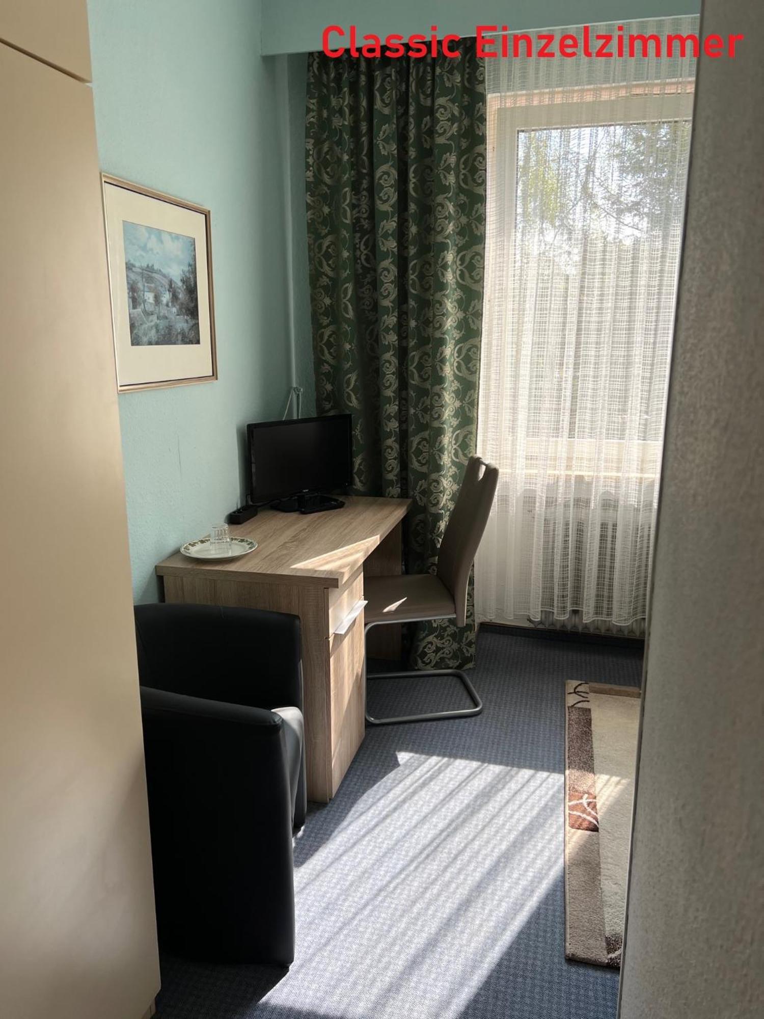 Hotelpension Am Thermalbad Bad Nenndorf Esterno foto