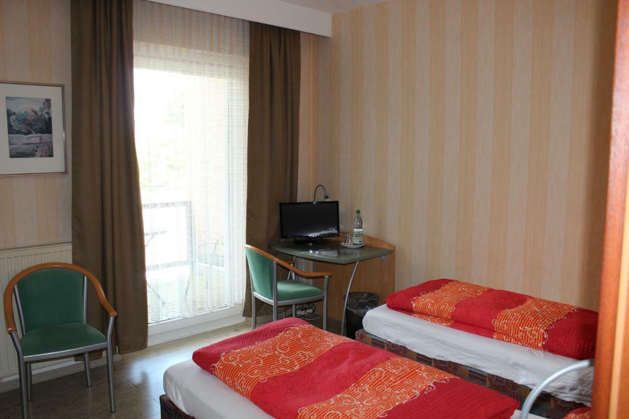 Hotelpension Am Thermalbad Bad Nenndorf Esterno foto